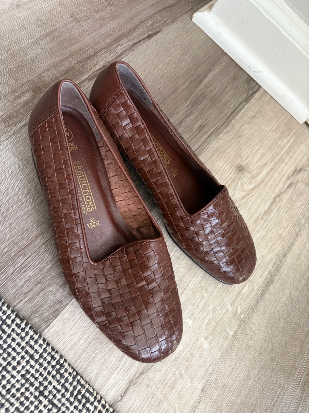 Predictions Women's Brown Woven Leather Flats